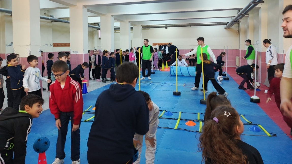 OKULUMDA 1 SES, 2 HAREKET